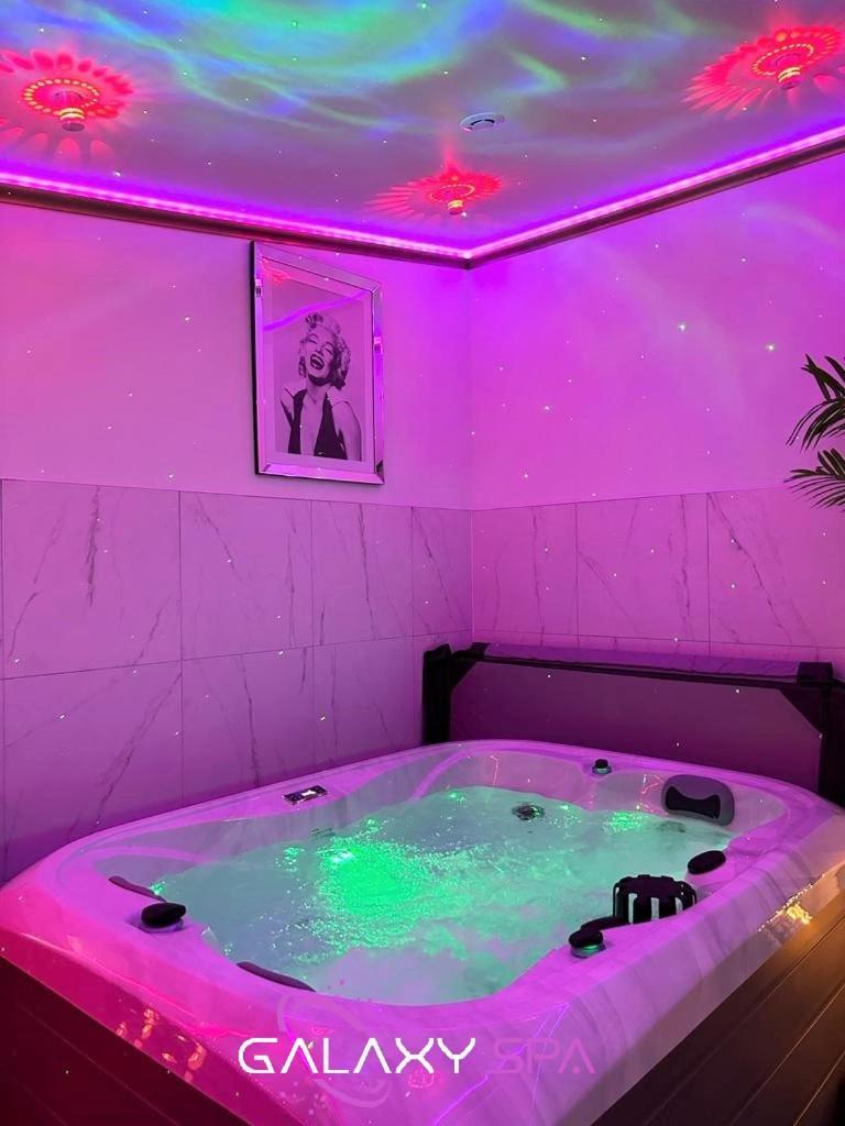 Galaxy Spa - Suite Jupiter Jacuzzi Privatif Champigneulles Eksteriør billede
